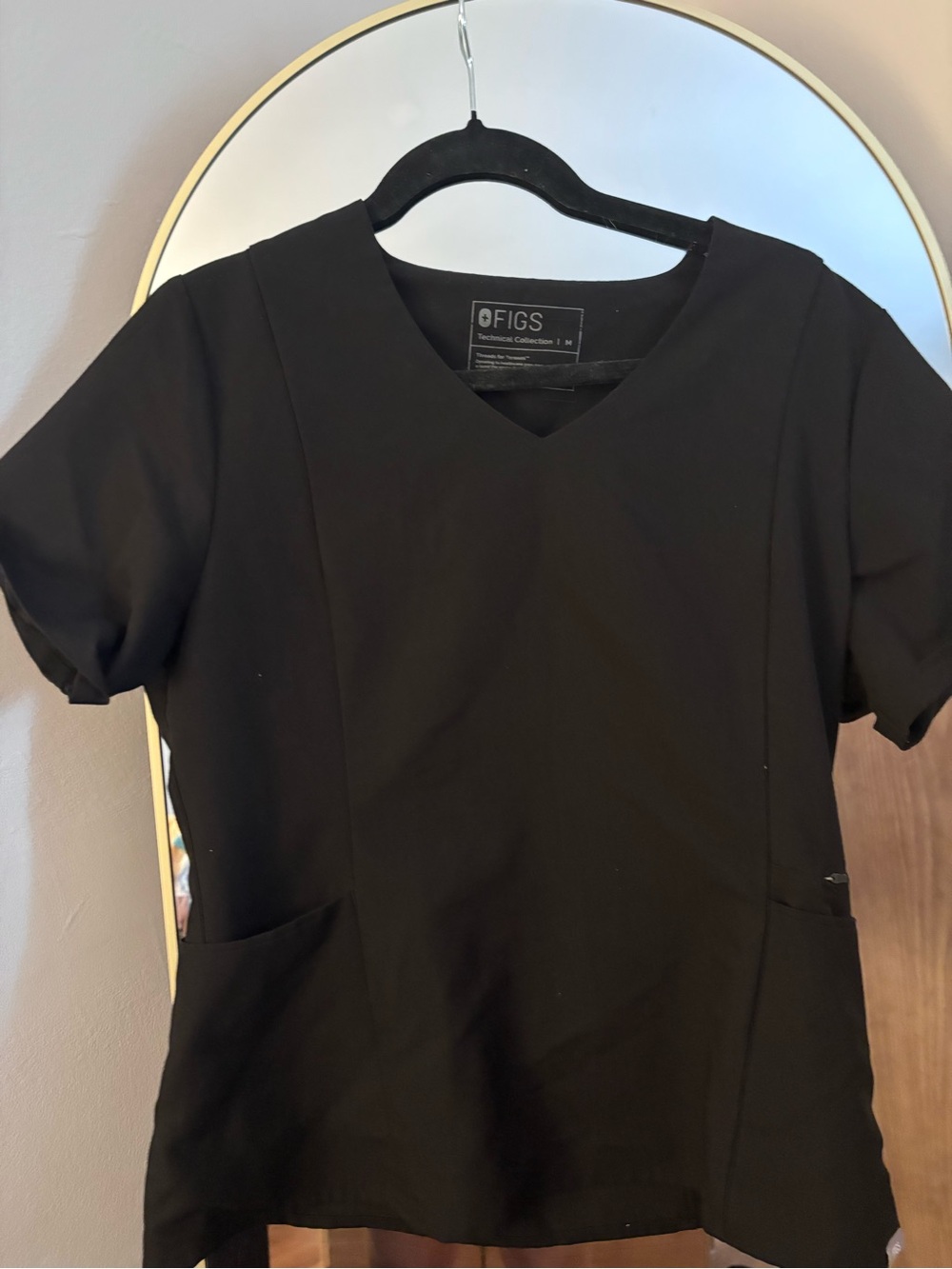 FIGS Black Women's V-Neck Short Sleeve 3 pocket Scrub Top Medium